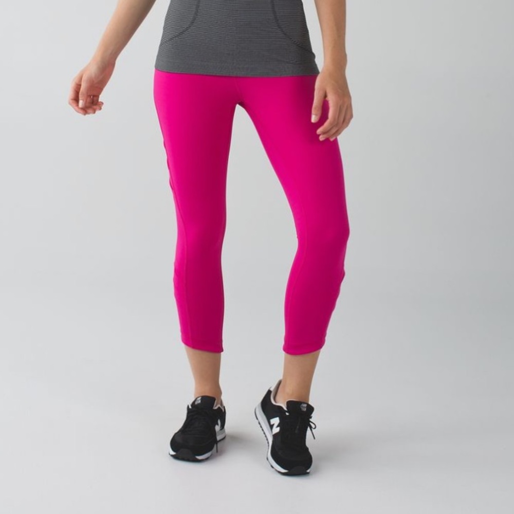 🧘🏻‍♀️Lululemon All You Need Crop🧘🏻‍♀️
Jewelled Magenta